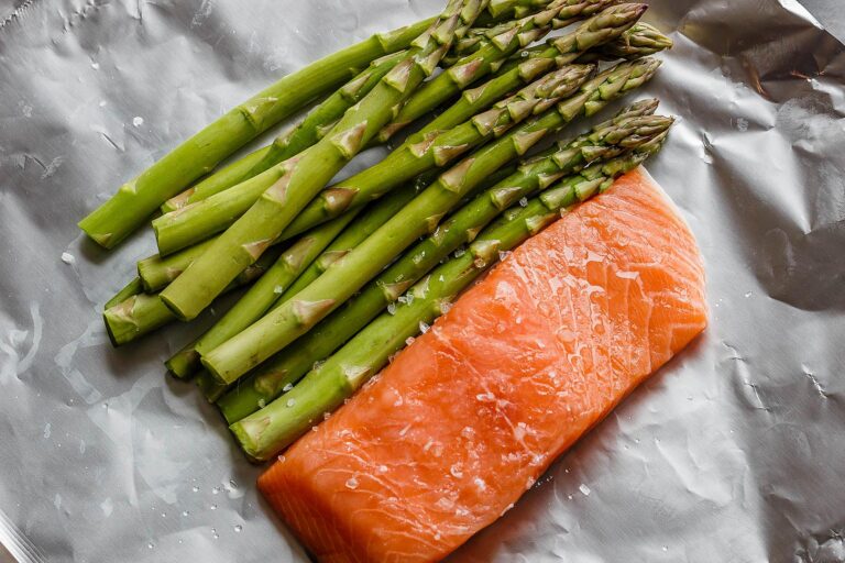 Baked Salmon Asparagus Foil Packs: A Quick and Flavorful Dinner