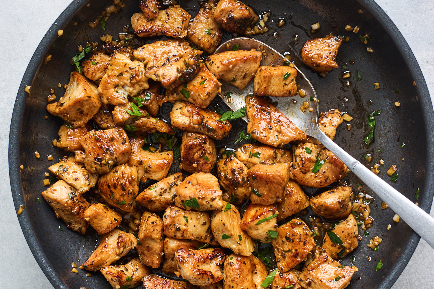 Savory Garlic Butter Chicken Bites: Quick & Delicious