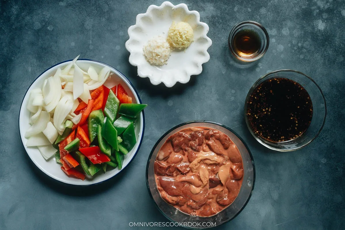 Chicken Liver with Onion and Pepper (爆炒鸡肝) ingredients
