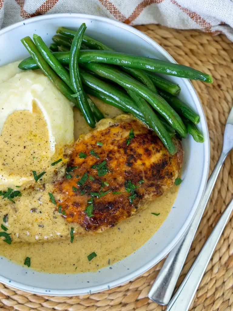 Creamy Garlic Chicken: A Quick and Delicious Dinner